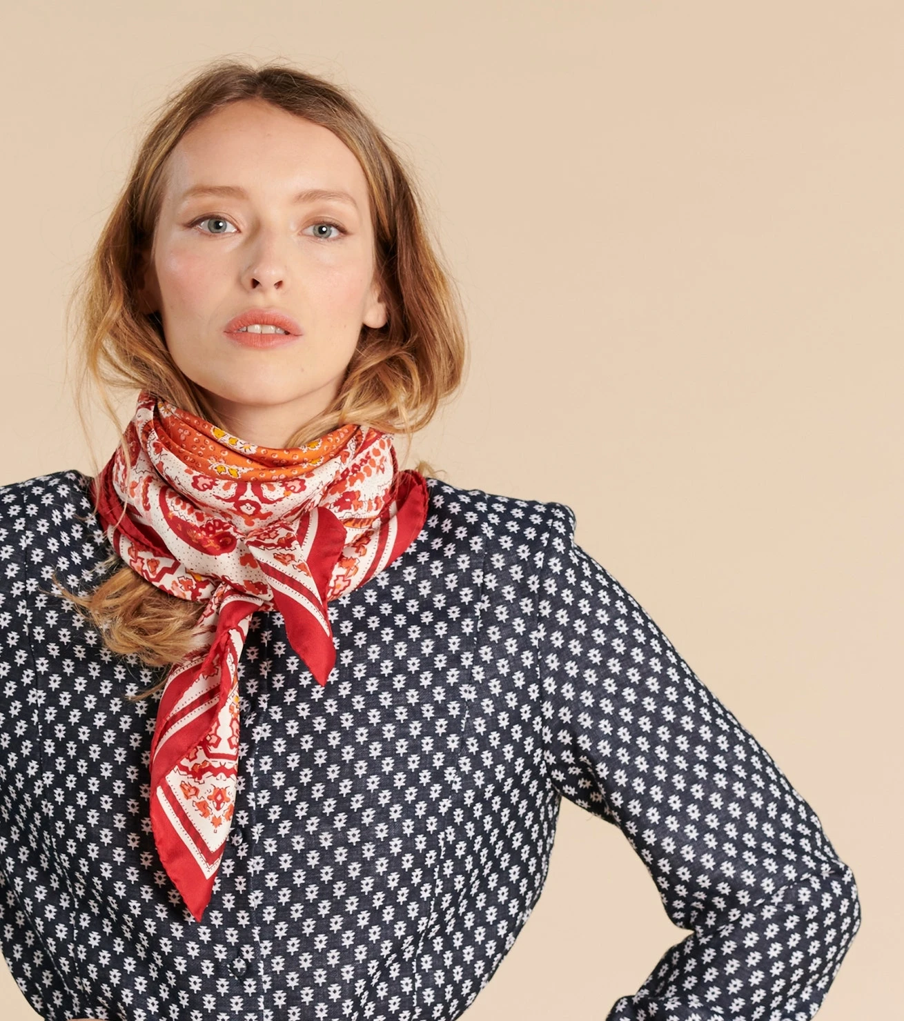 Carré En Twill De Soie MOURIES Block Print Orange Et Rouge 90 X 90 Cm 1 Carré En Twill De Soie MOURIES Block Print Orange Et Rouge 90 X 90 Cm