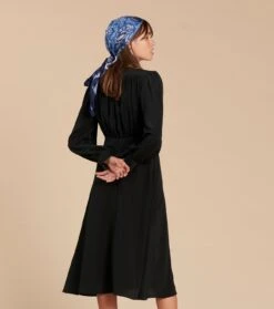 Carré En Twill De Soie STE MAXIME écru Et Indigo 90 X 90 Cm -Mode Vêtements Magasin 90.90 sainte maxime 1