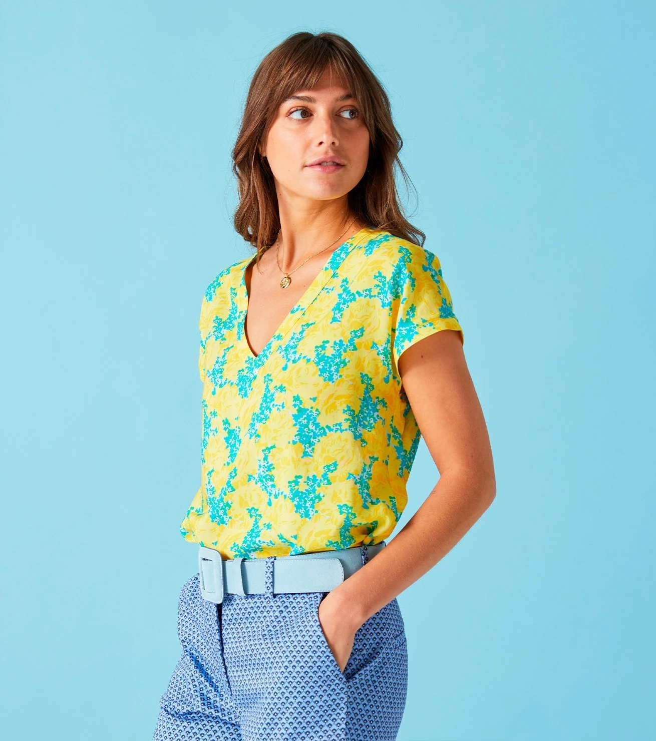 Blouse JACKIE Bouquet De Roses Bouton D'or Aqua 2 Blouse JACKIE Bouquet De Roses Bouton D'or Aqua – Image 2