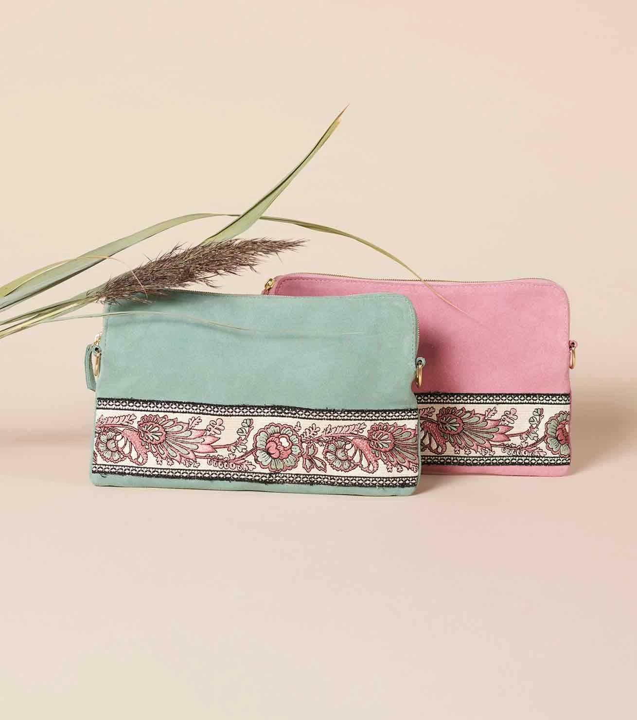 Pochette CAMARINA Vert Sauge 1 Pochette CAMARINA Vert Sauge