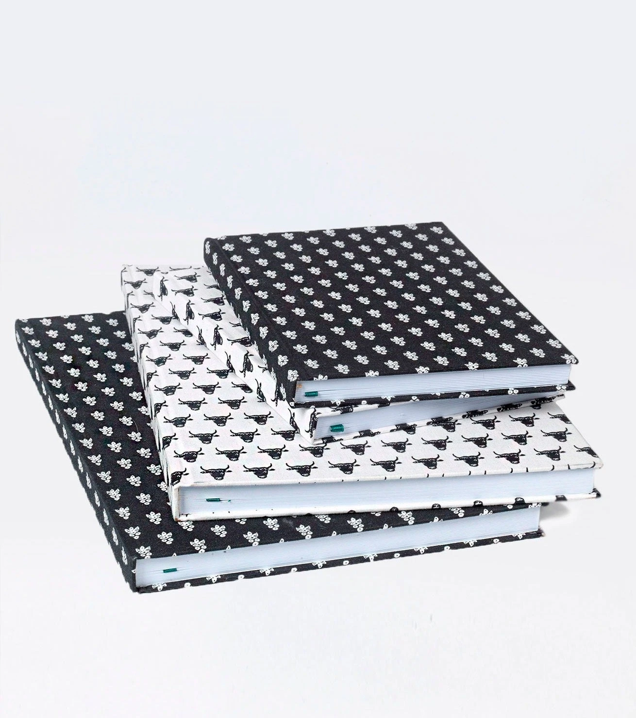 Petit Carnet Mini Taureau Blanc Noir 3 Petit Carnet Mini Taureau Blanc Noir – Image 3