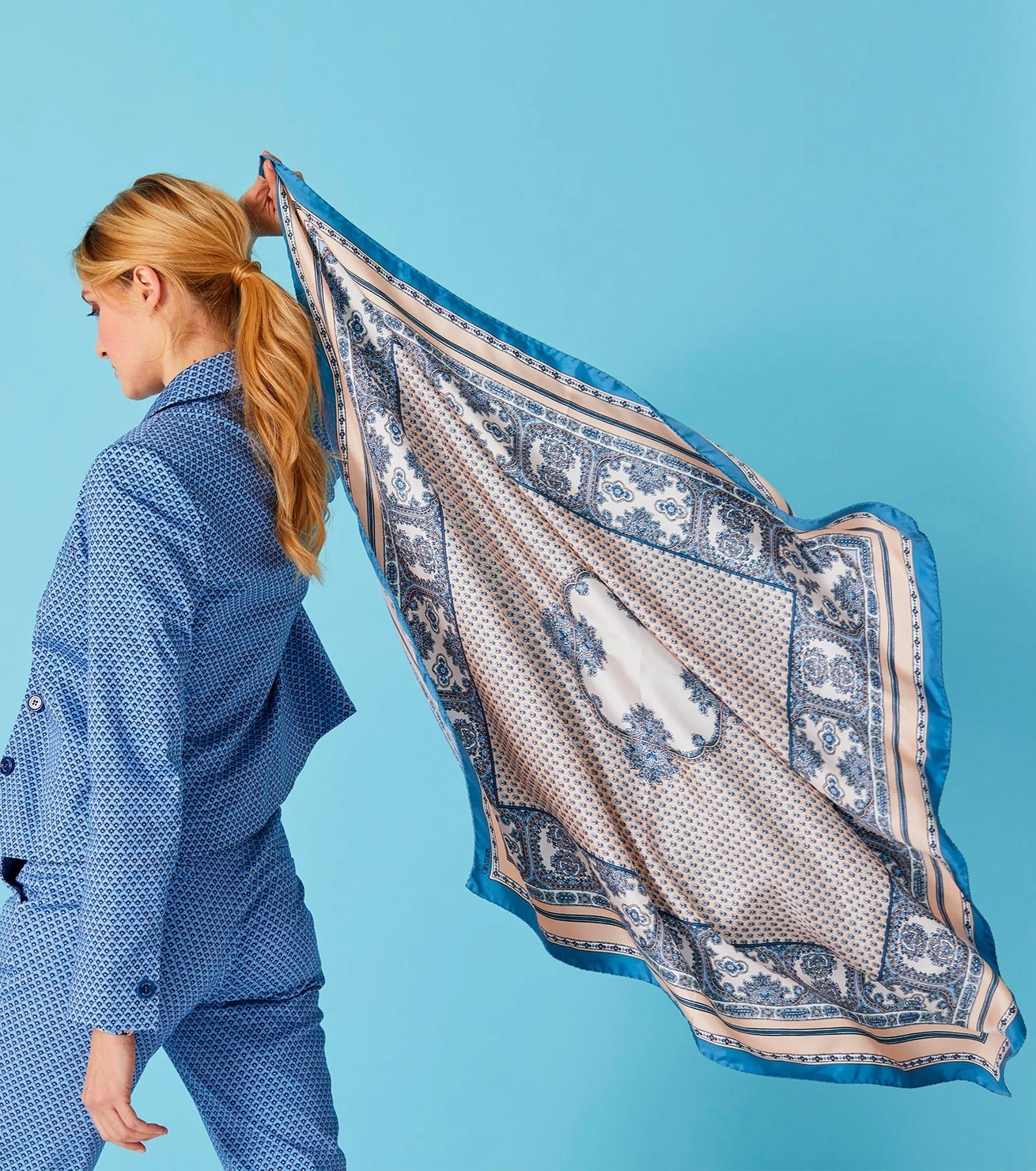 Carré En Twill De Soie PETIT CACHEMIRE Beige 90 X 90 Cm 1 Carré En Twill De Soie PETIT CACHEMIRE Beige 90 X 90 Cm