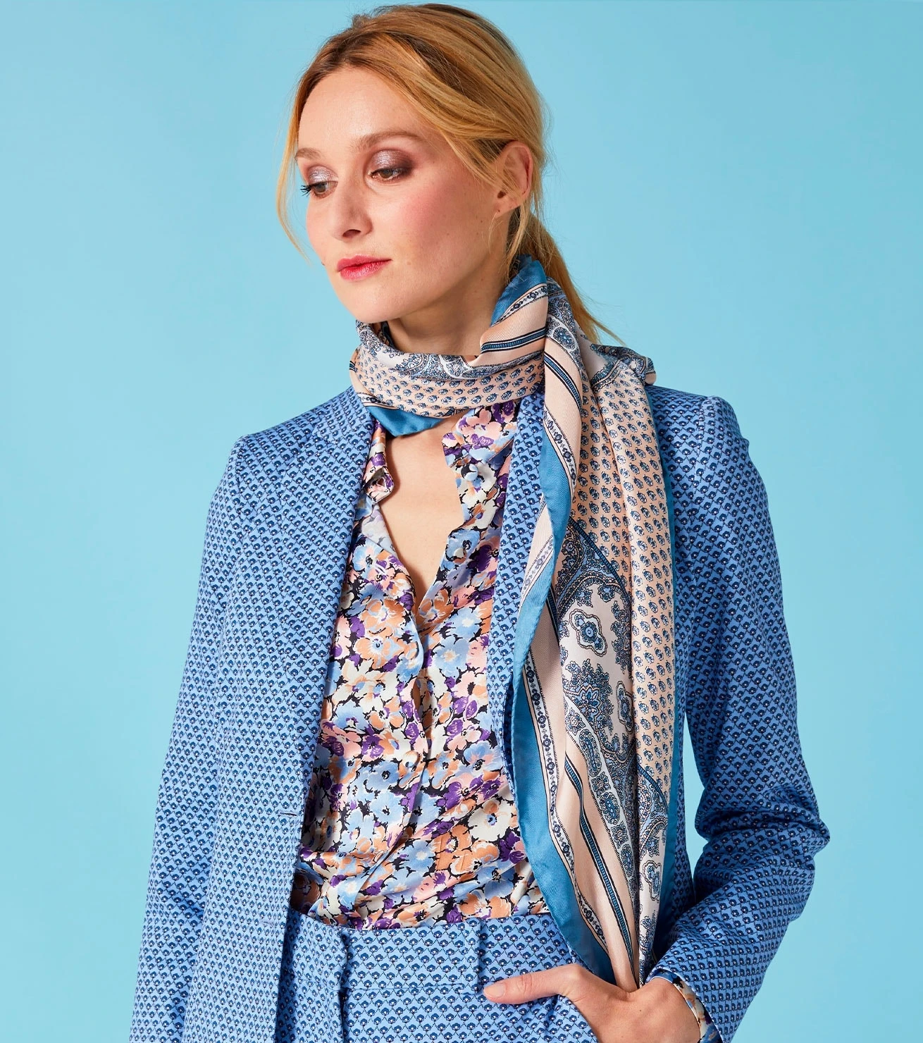 Carré En Twill De Soie PETIT CACHEMIRE Beige 90 X 90 Cm 2 Carré En Twill De Soie PETIT CACHEMIRE Beige 90 X 90 Cm – Image 2