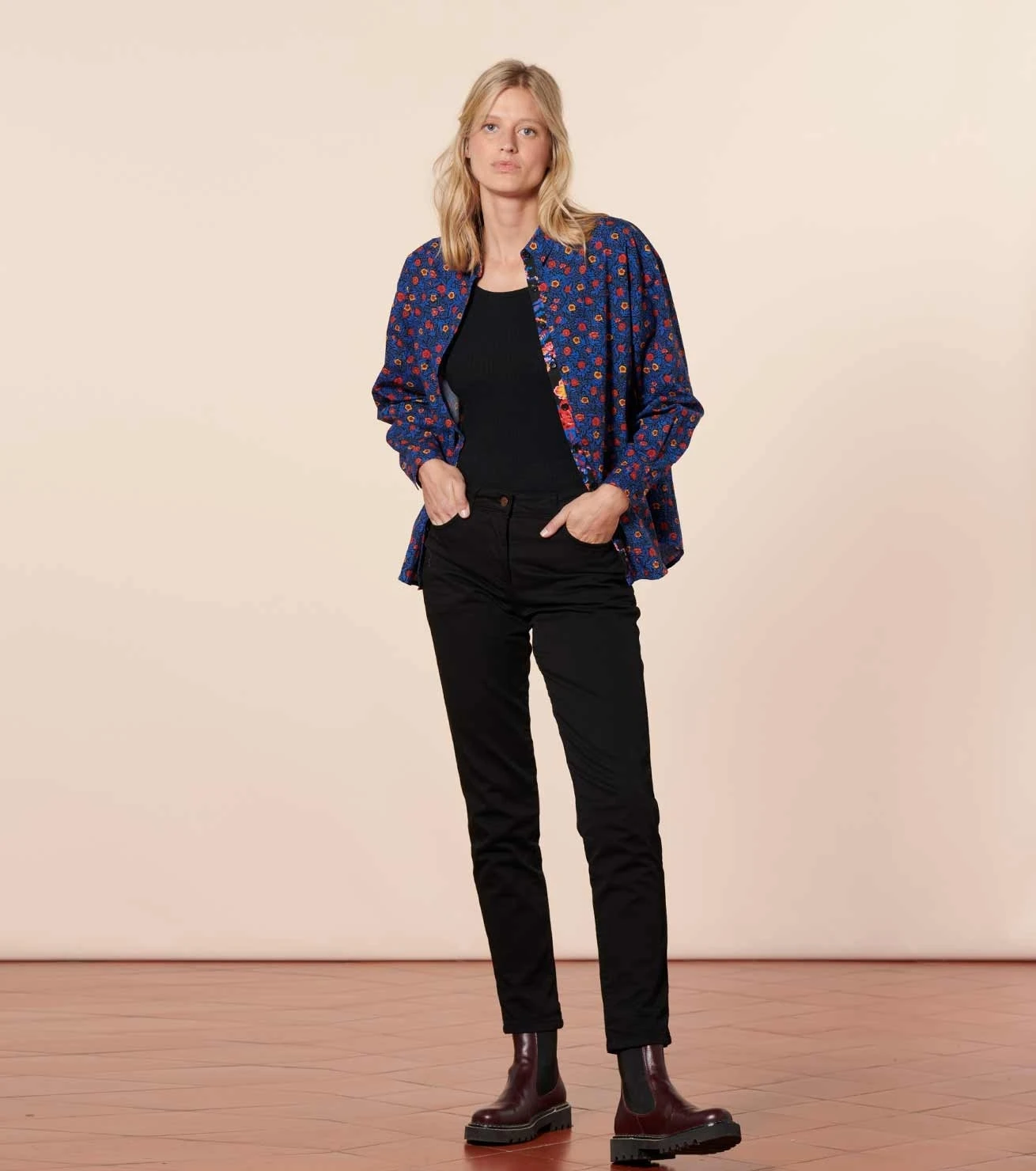 Chemise LENA Reine D'Arles Noir Bleu 2 Chemise LENA Reine D'Arles Noir Bleu – Image 2