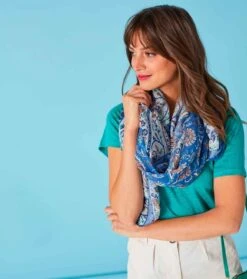 Châle En Mousseline De Soie PERSEPOLIS Bleu 135 X 135 Cm 5 Châle En Mousseline De Soie PERSEPOLIS Bleu 135 X 135 Cm -Mode Vêtements Magasin chale persepolis bleu 140x140.2