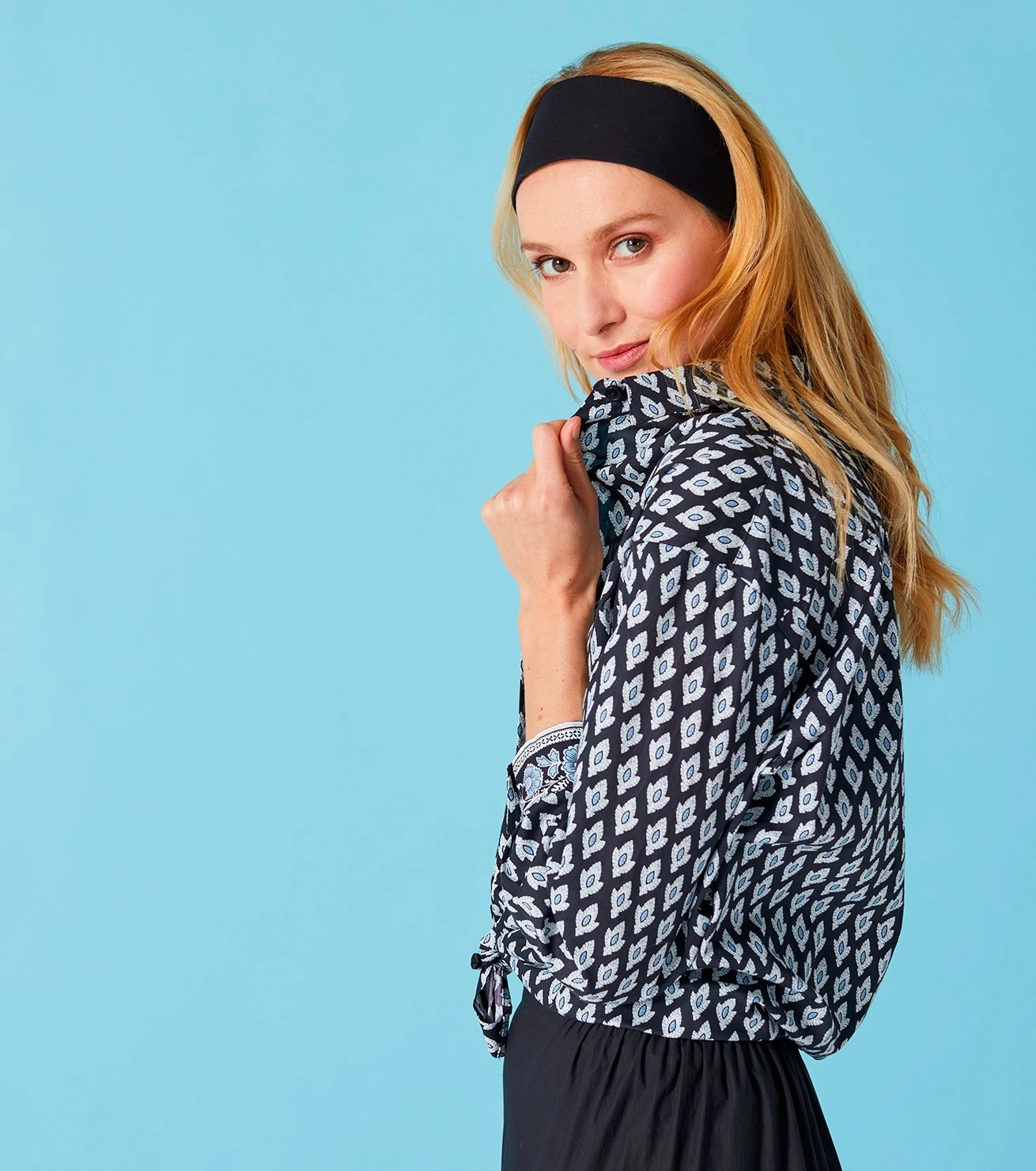 Chemise LENA Palmette Noir Bleu Ciel 1 Chemise LENA Palmette Noir Bleu Ciel