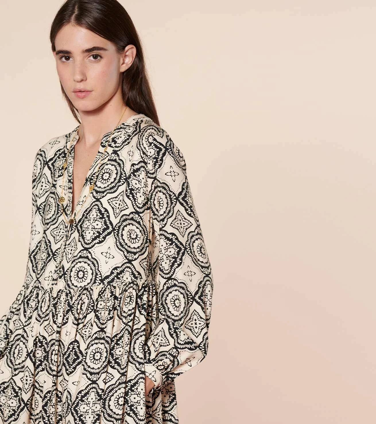 Robe BJORK "Mosaïque Grand" Nacre Noir 5 Robe BJORK "Mosaïque Grand" Nacre Noir – Image 5