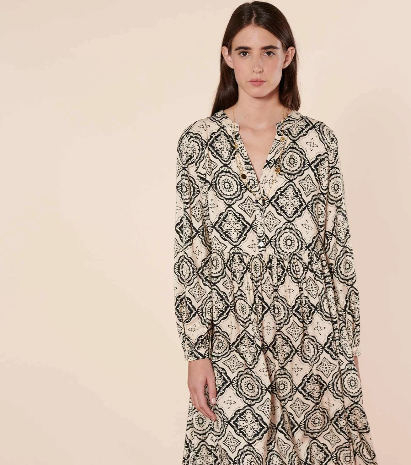 Robe BJORK "Mosaïque Grand" Nacre Noir 2 Robe BJORK "Mosaïque Grand" Nacre Noir – Image 2