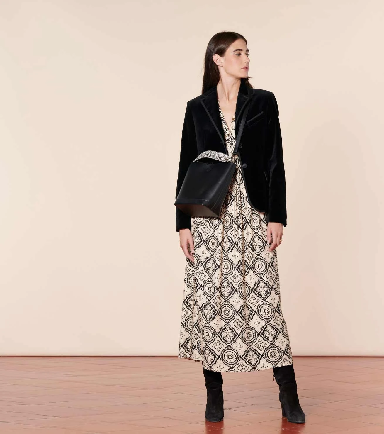 Robe BJORK "Mosaïque Grand" Nacre Noir 3 Robe BJORK "Mosaïque Grand" Nacre Noir – Image 3