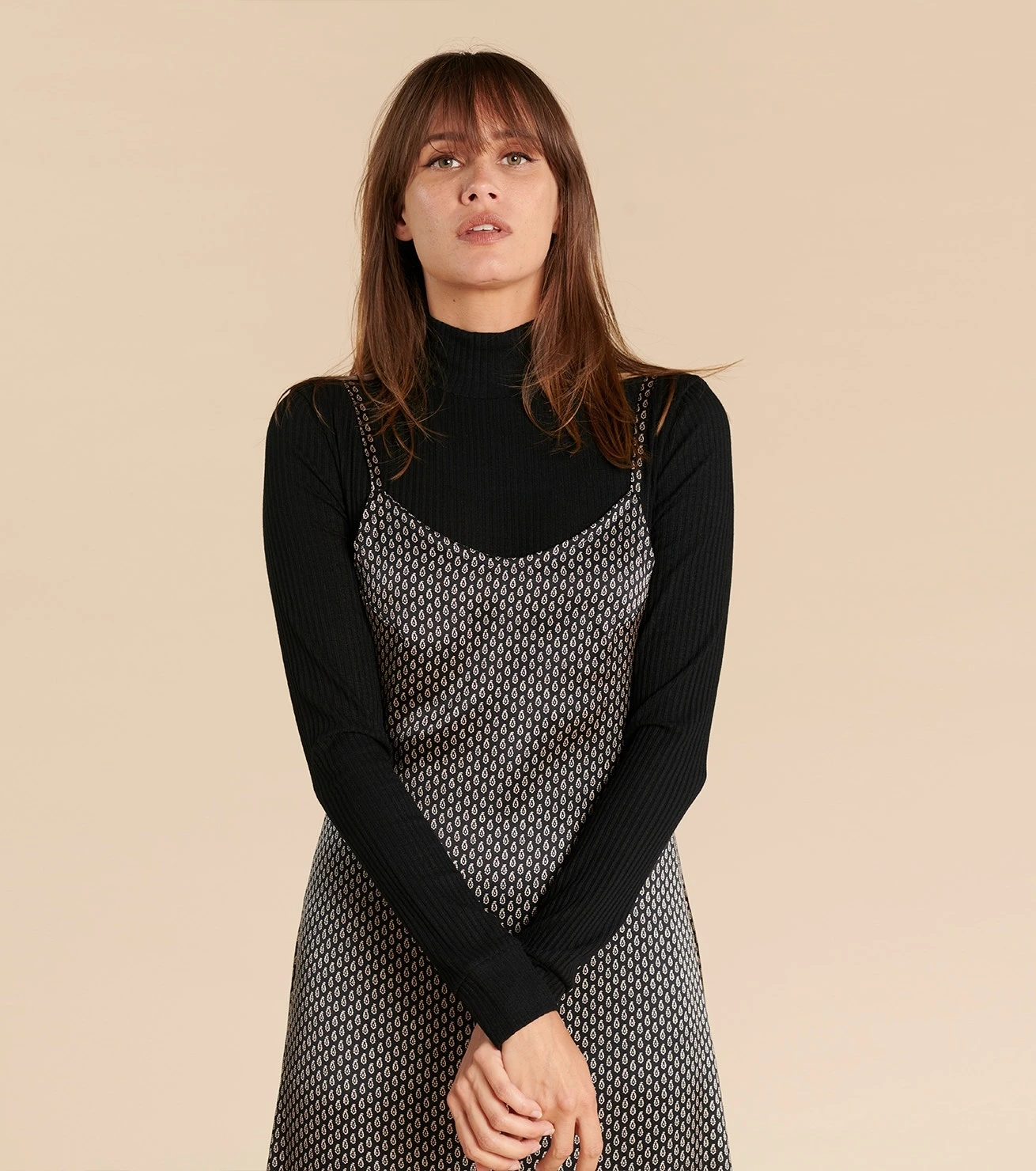 Robe COLOMBE Satin De Soie Petit Cachemire Noir Et écru 5 Robe COLOMBE Satin De Soie Petit Cachemire Noir Et écru – Image 5