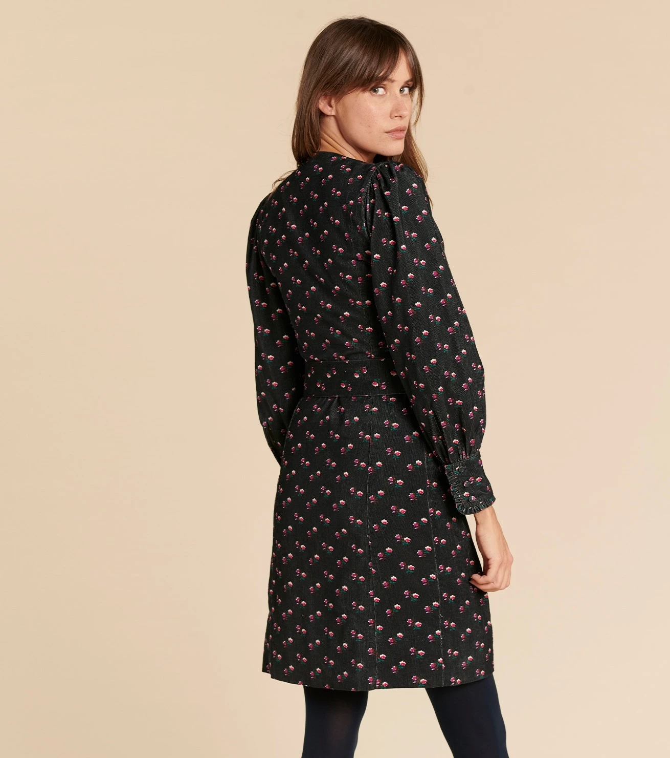 Robe DIVINE Velours Pâquerette Noir Et Fuchsia 4 Robe DIVINE Velours Pâquerette Noir Et Fuchsia – Image 4