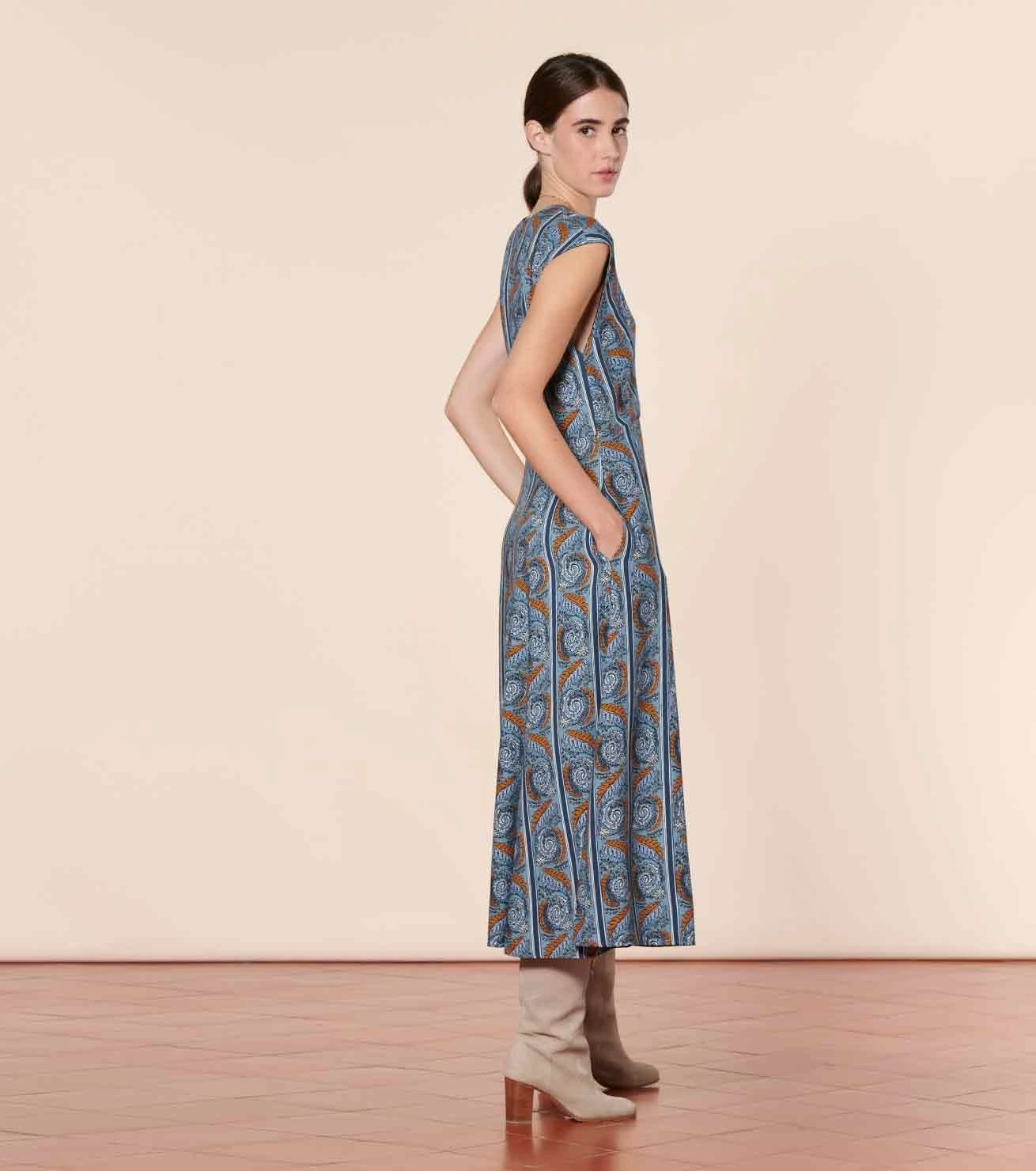 Robe NIMES Frise Spirale Grand Ciel Caramel 3 Robe NIMES Frise Spirale Grand Ciel Caramel – Image 3