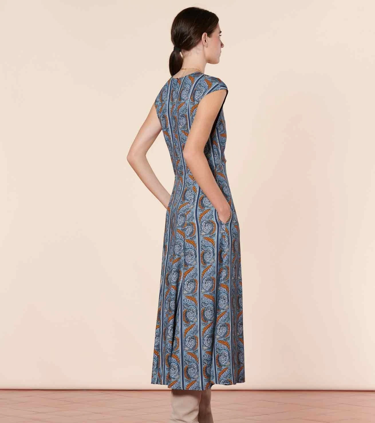 Robe NIMES Frise Spirale Grand Ciel Caramel 5 Robe NIMES Frise Spirale Grand Ciel Caramel – Image 5