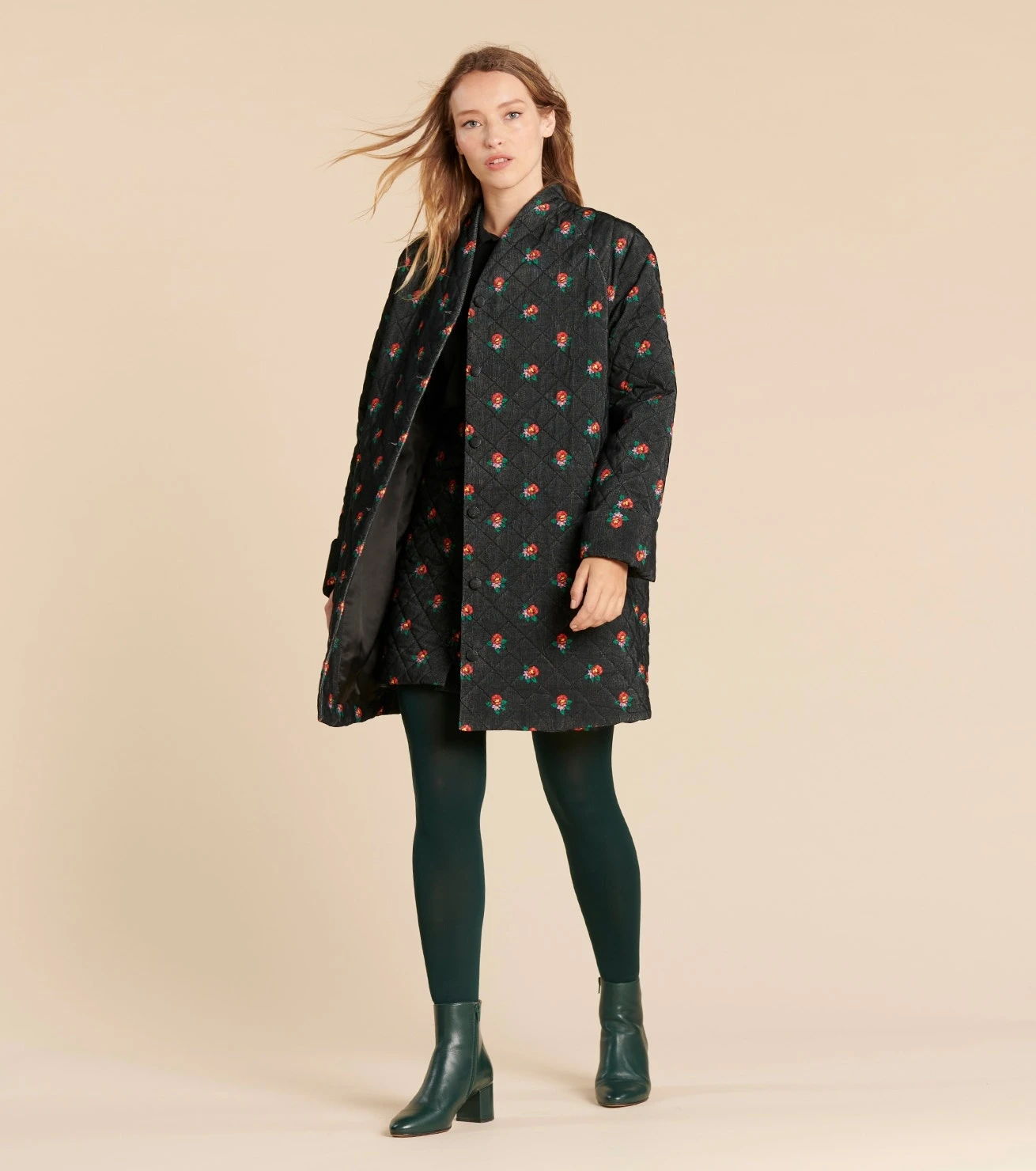 Veste Matelassée 3/4 THELMA Velours Printemps Noir Et Multico 4 Veste Matelassée 3/4 THELMA Velours Printemps Noir Et Multico – Image 4