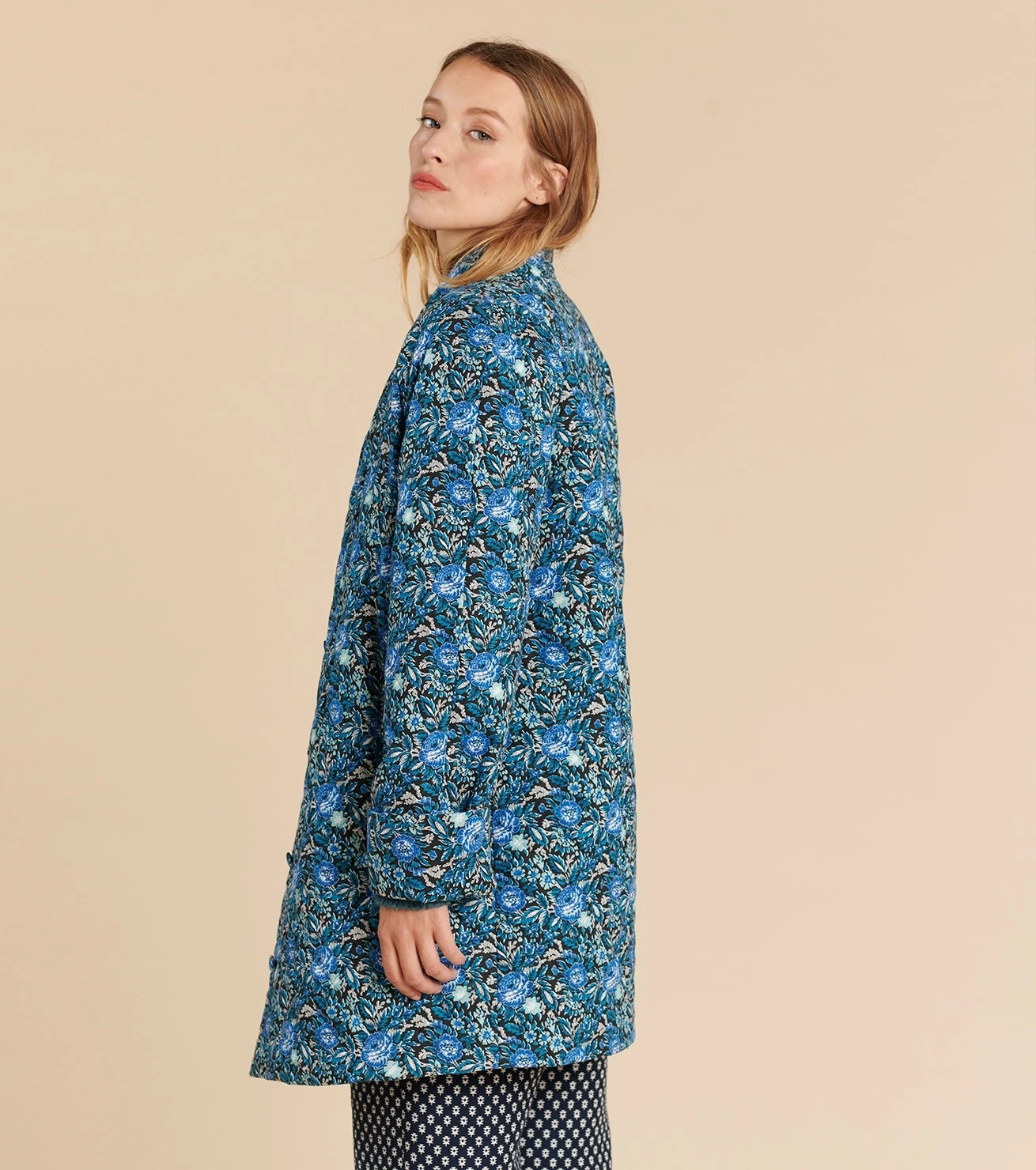 Veste Matelassée 3/4 THELMA Roseraie Bleu 4 Veste Matelassée 3/4 THELMA Roseraie Bleu – Image 4